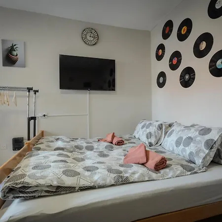 Apartment 1 Minute To Sebilj - 3br- Old Town - Free Parking
