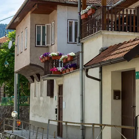 Apartment 1 Minute To Sebilj - 3br- Old Town - Free Parking