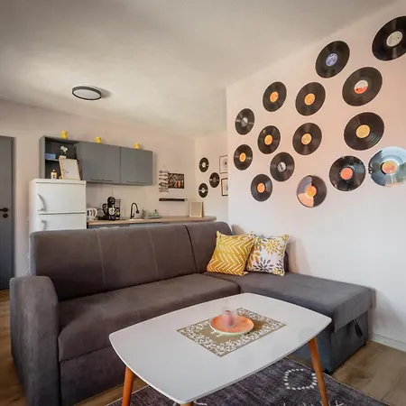 1 Minute To Sebilj - 3br- Old Town - Free Parking Apartment