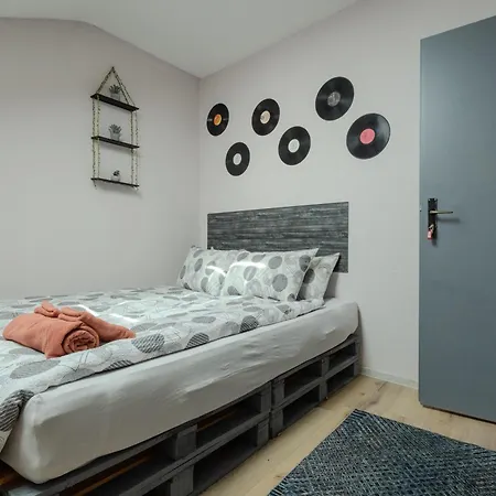 1 Minute To Sebilj - 3br- Old Town - Free Parking